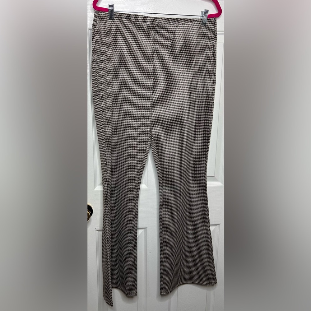 H&M sz. XL brown mini houndstooth print flare pants